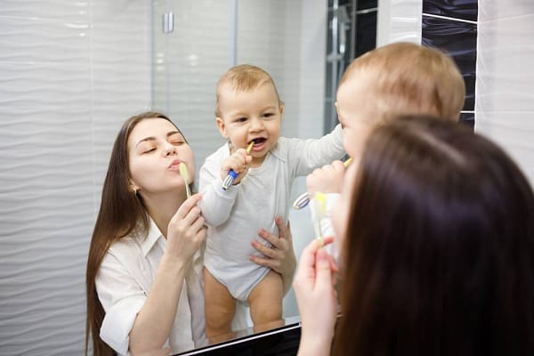 Как выбрать первую зубную щетку для ребенка